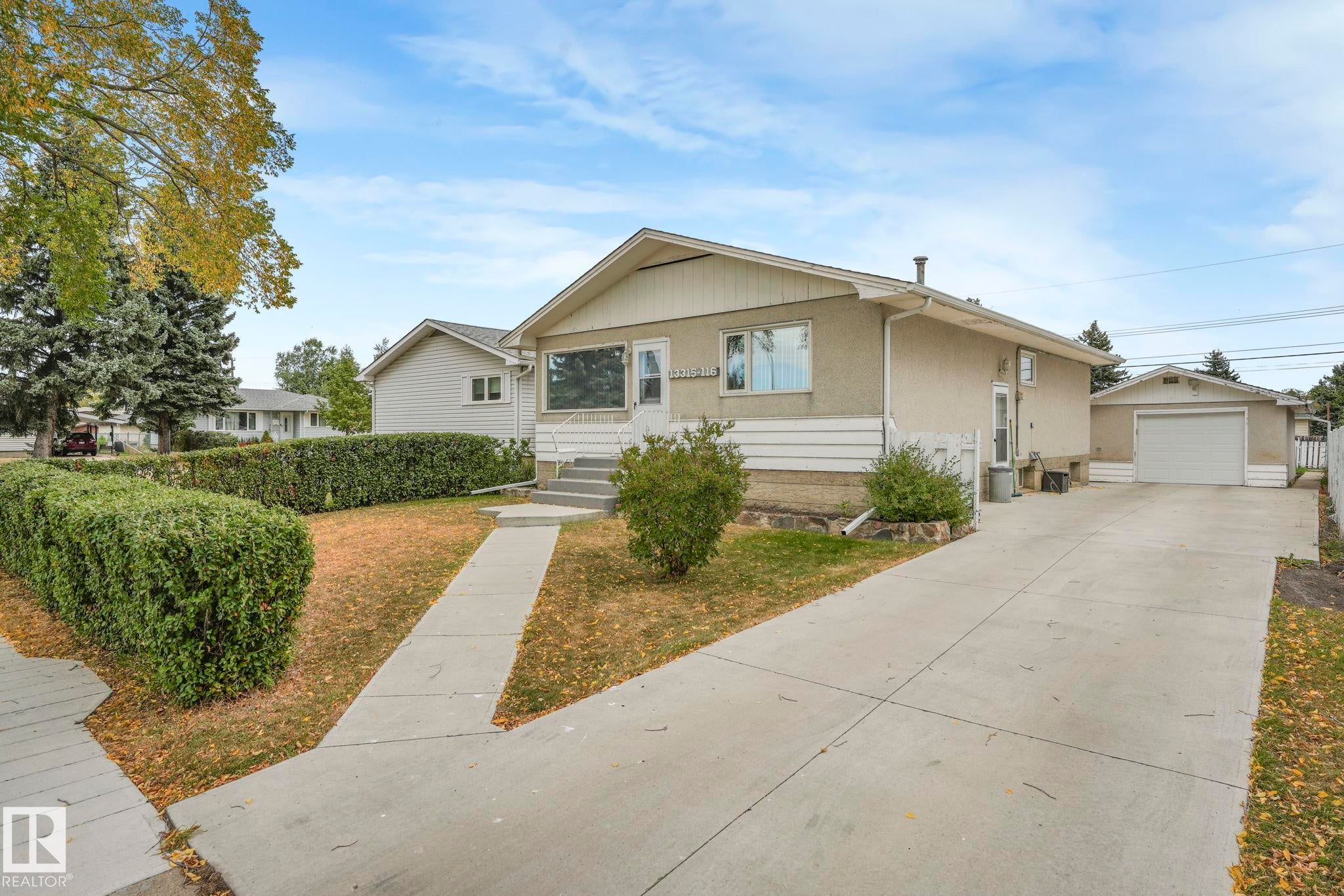 Photo for MLS®# E4464954 - home for sale at 13315 116 Street Northwest, Kensington, Edmonton AB