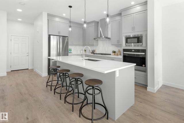 5669 Hawthorn Way, Edmonton