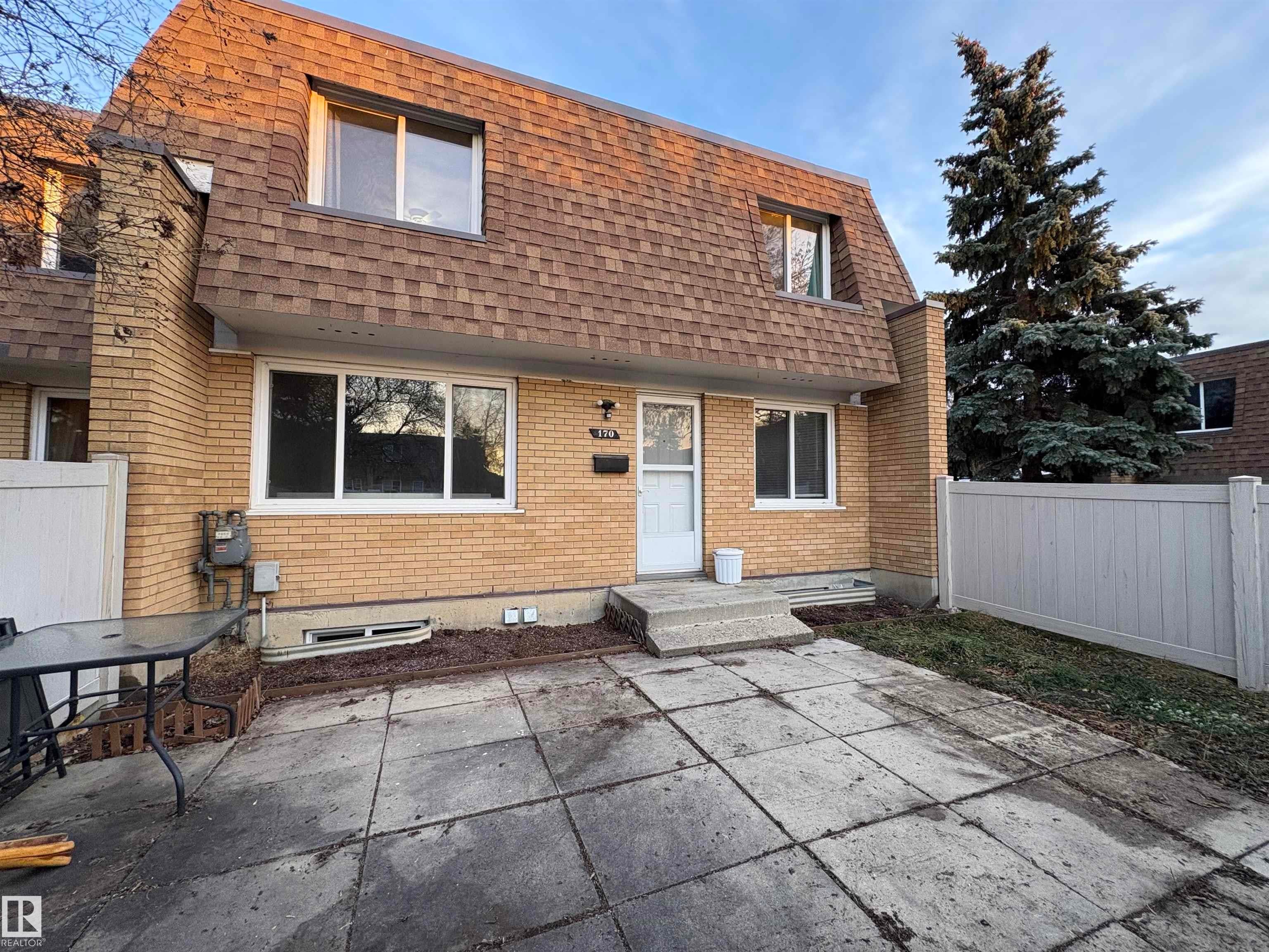 Home for Sale Located at 170 Londonderry Square Square Northwest, Edmonton, AB