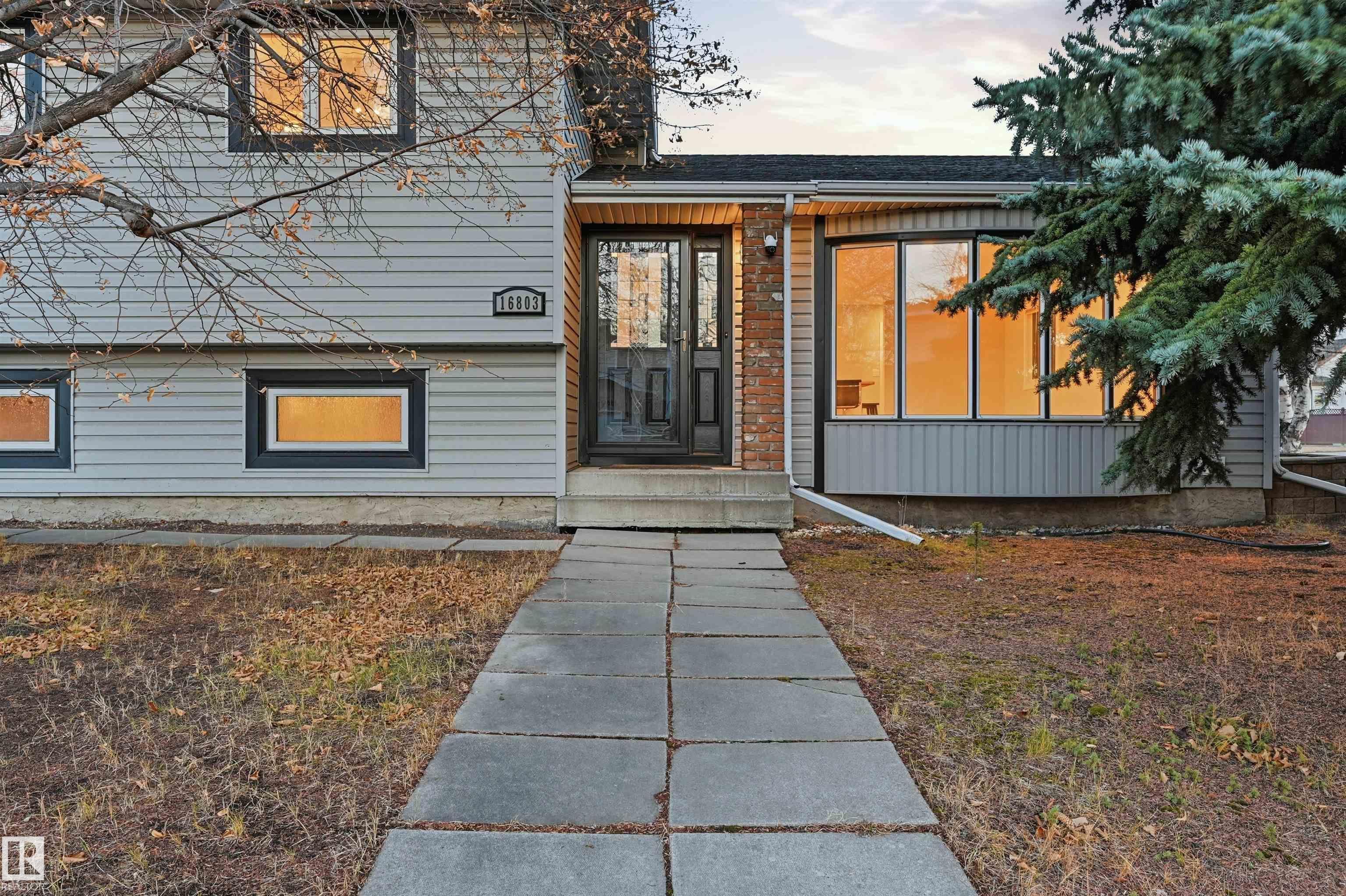 Single Family Home for Sale in Edmonton, AB