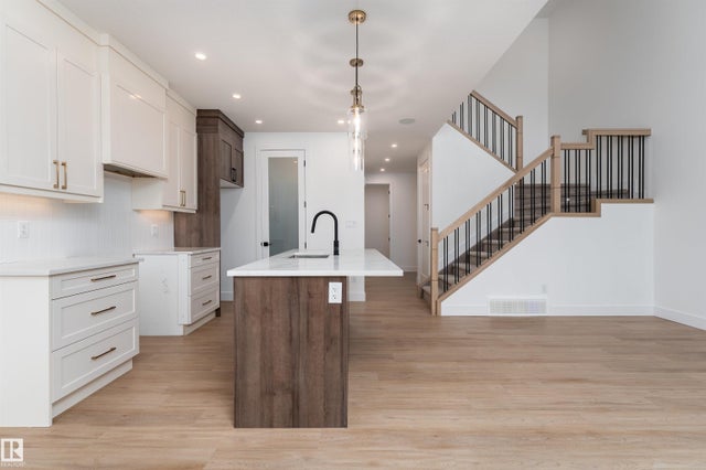 3105 Magpie Way, Edmonton