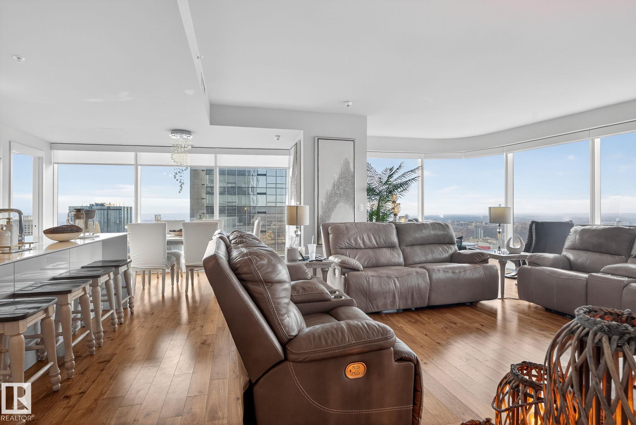 Edmonton Real Estate: Condo / Townhouse Property for Sale in Downtown (Edmonton)