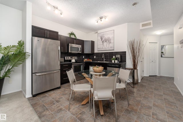 22 6520 2 Avenue, Edmonton