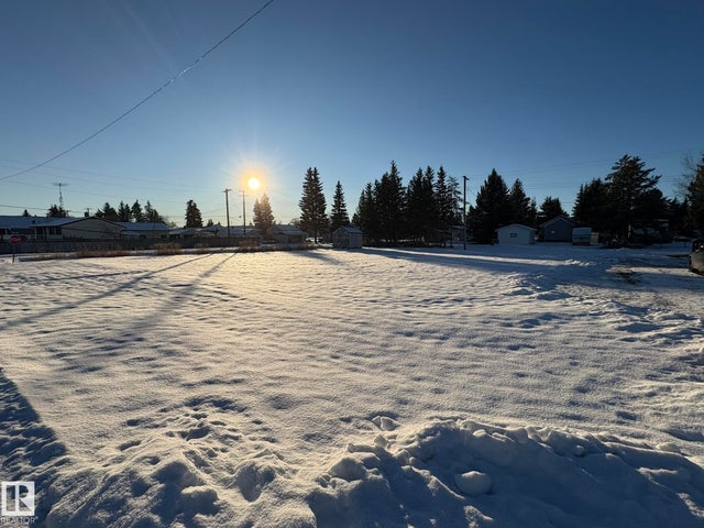 5204,5208 48 Street, Waskatenau