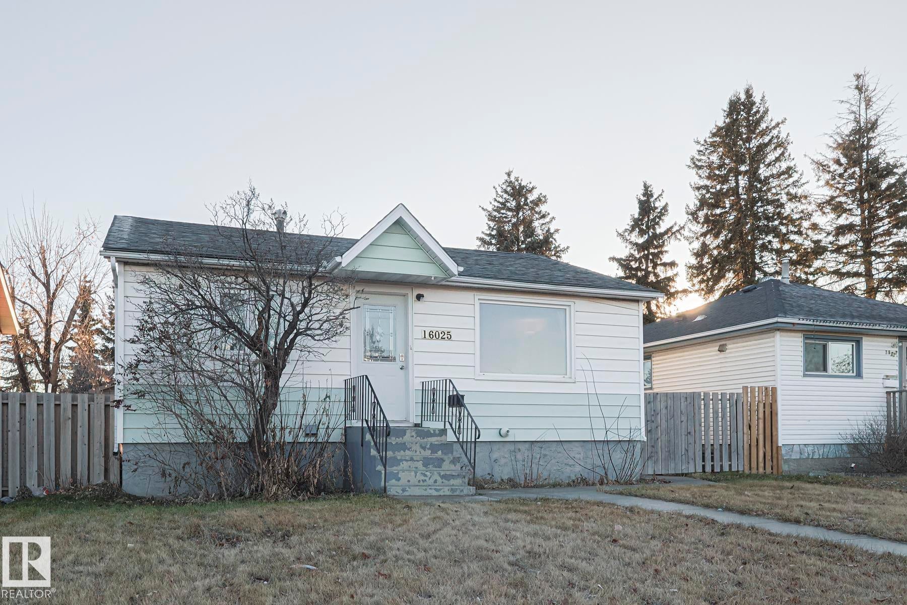 Single Family Property for Sale at 16025 100a Avenue Northwest, Edmonton: MLS®# E4466756
