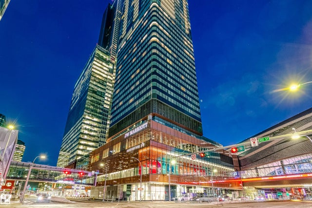 Edmonton Home for Sale: Condo / Townhouse Listing in Downtown (Edmonton)