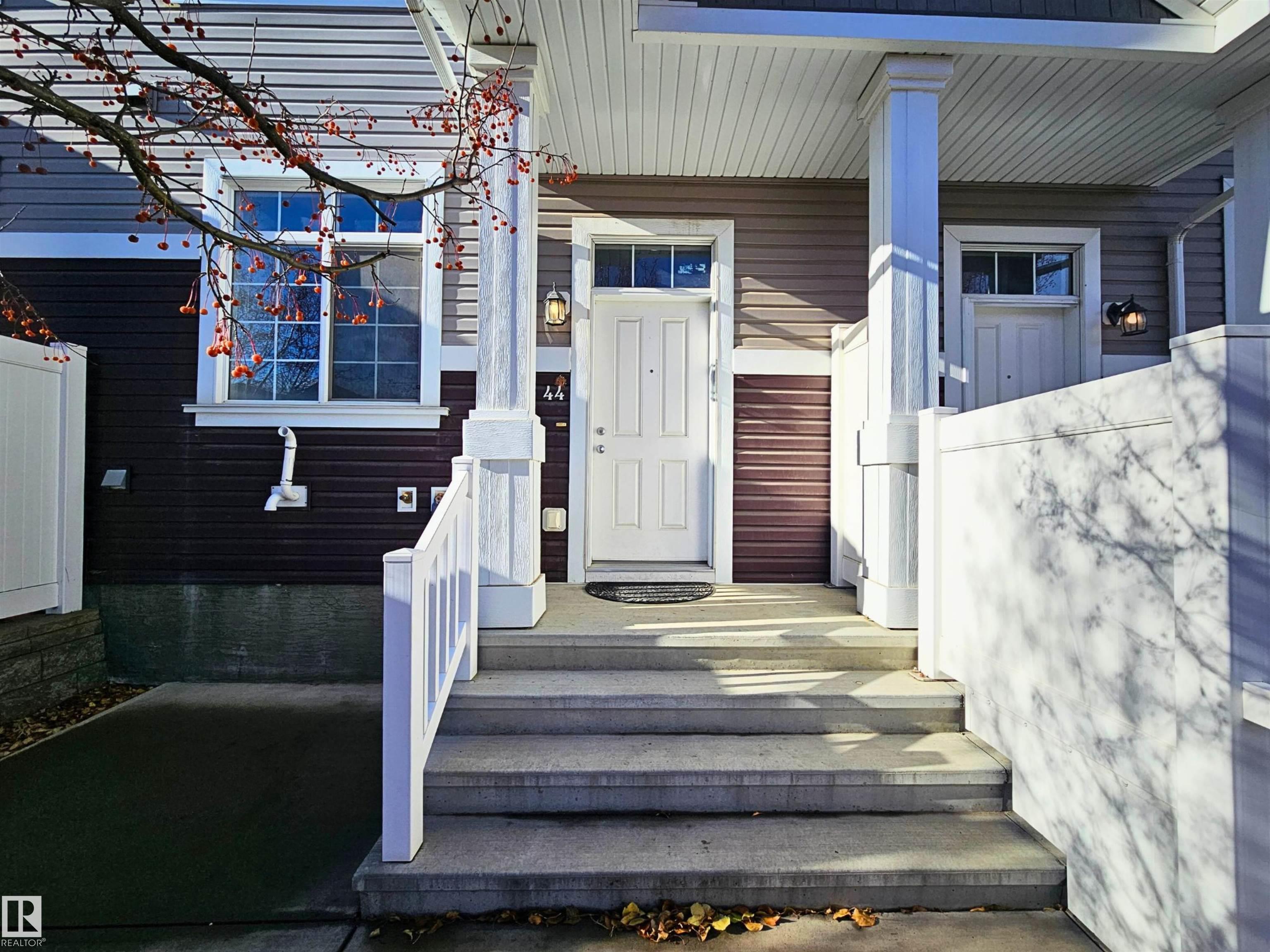 Photo for MLS®# E4466904 - home for sale at 44 9151 Shaw Way Southwest, Summerside, Edmonton AB