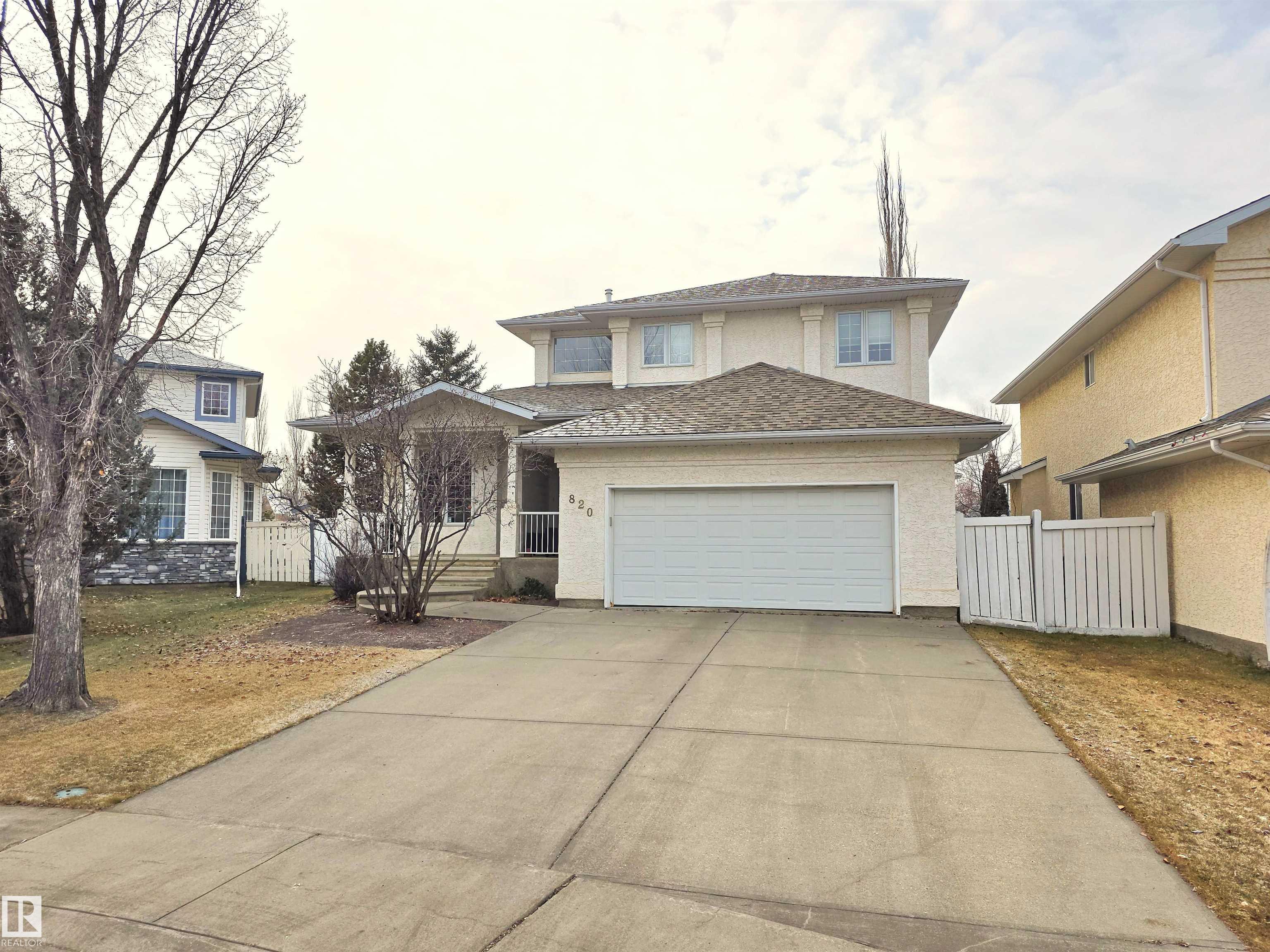 Photo for MLS®# E4467057 - home for sale at 820 Ormsby Close Northwest, Ormsby Place, Edmonton AB