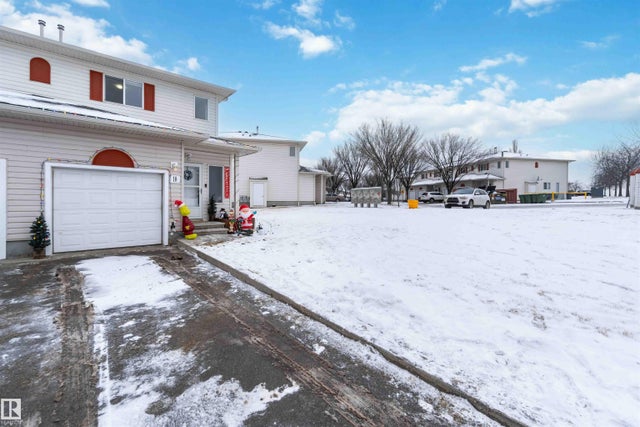 10 451 Hyndman Crescent Nw, Edmonton