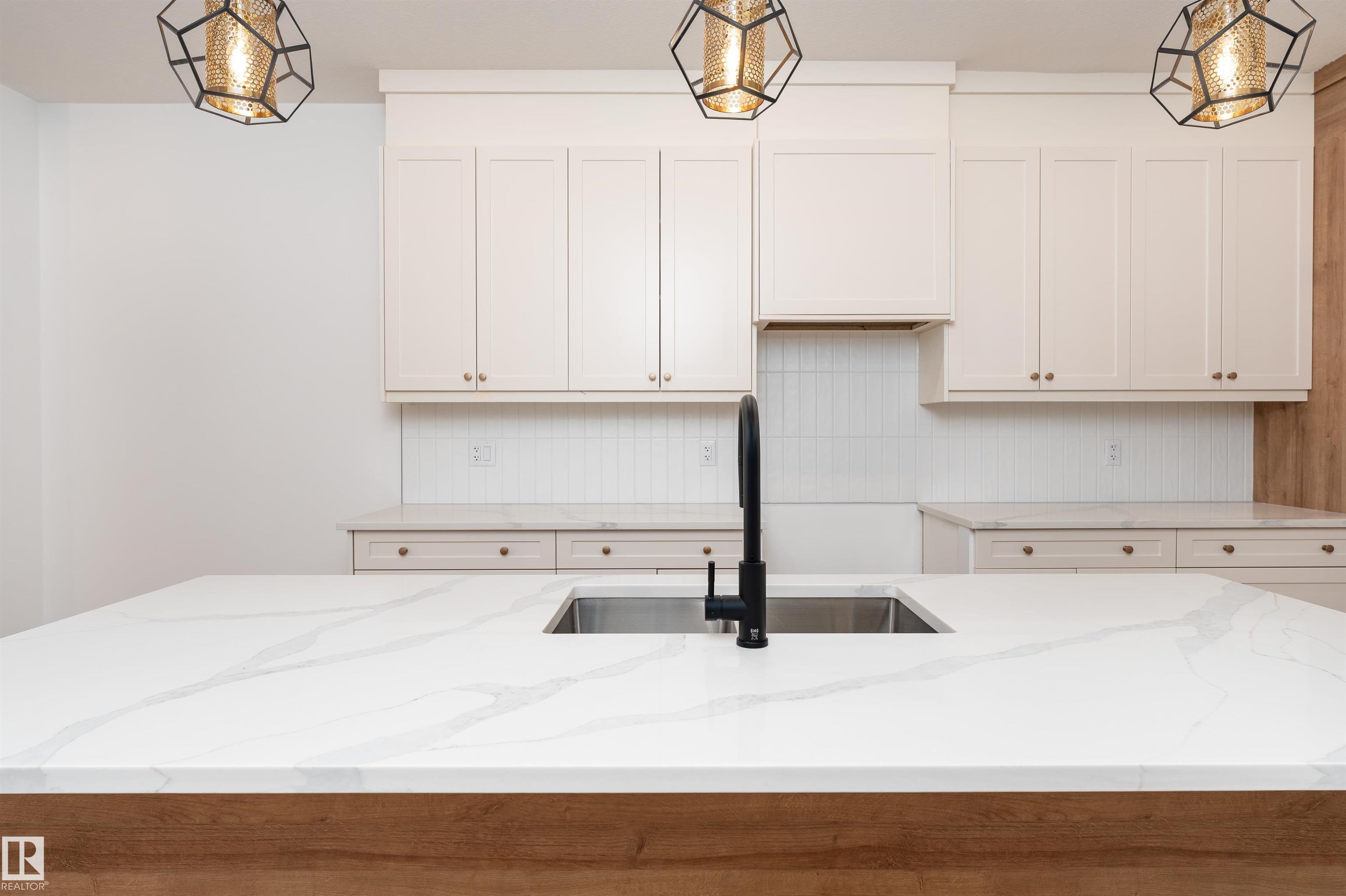 Single Family Property for Sale at 3111 Magpie Way Northwest, Edmonton: MLS®# E4467774