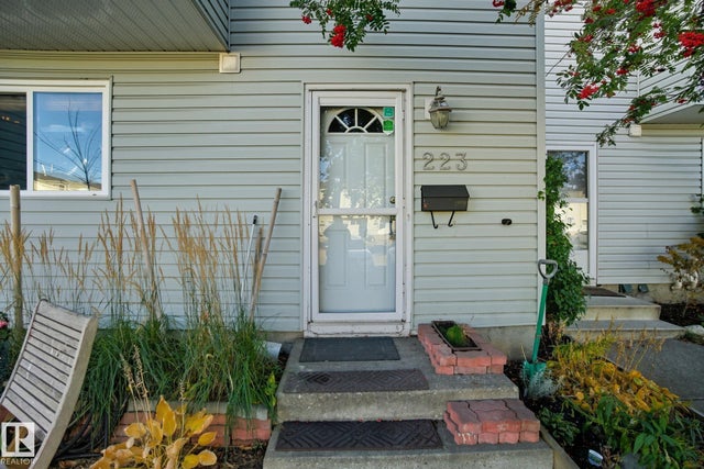 223 Dickinsfield Court, Edmonton