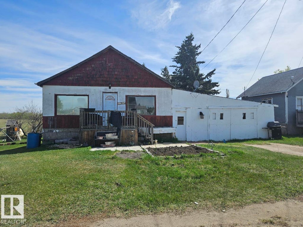 5029 50 Street, Innisfree