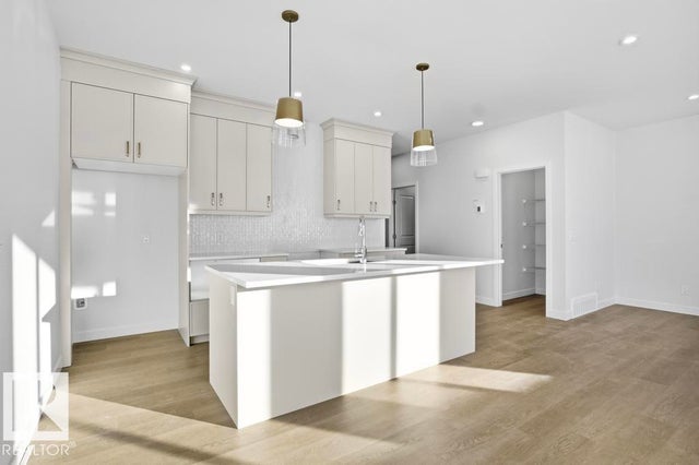 2331 Muckleplum Way Sw, Edmonton