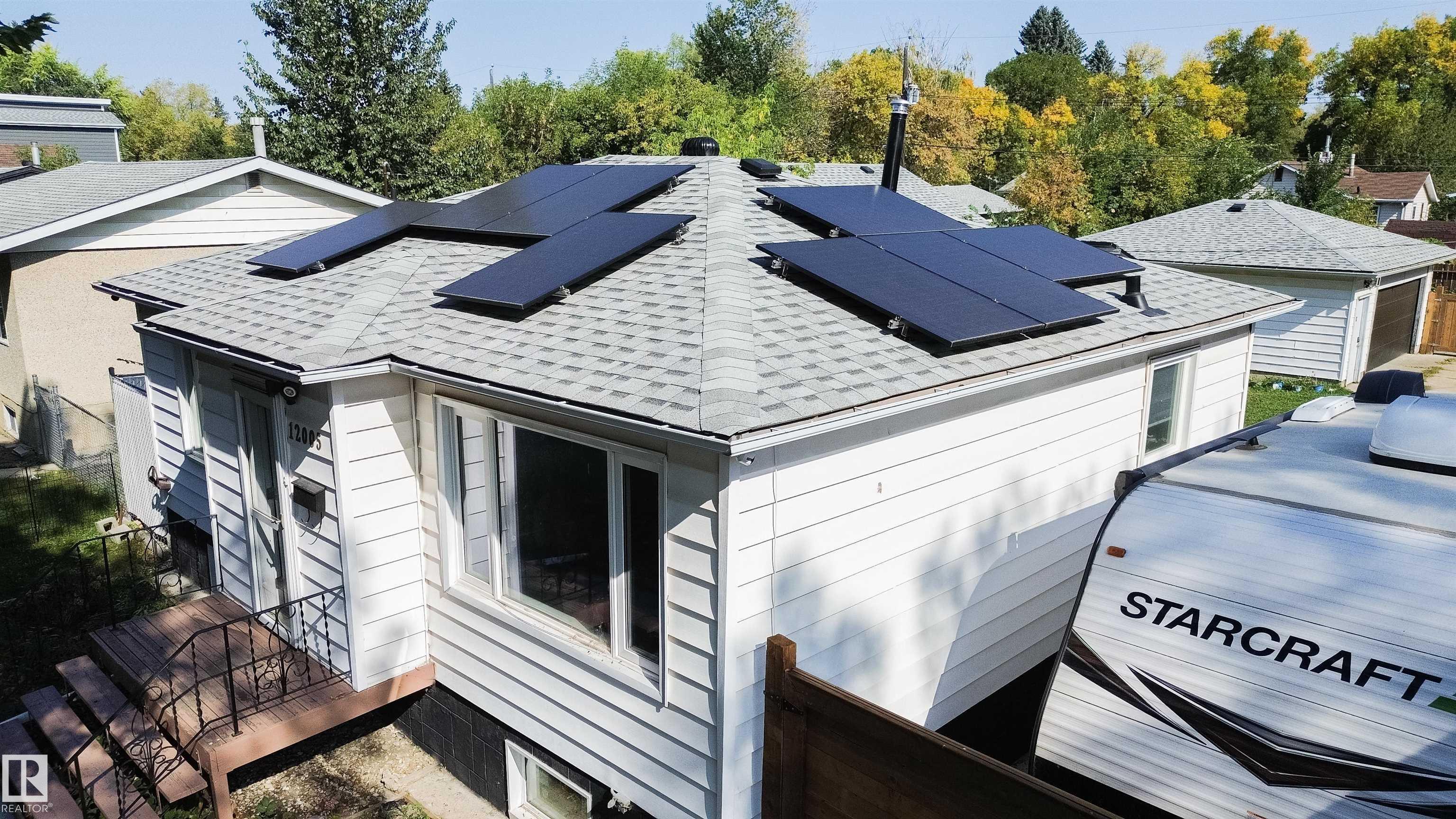 Photo for MLS®# E4469674 - home for sale at 12005 40 St Northwest, Beacon Heights, Edmonton AB