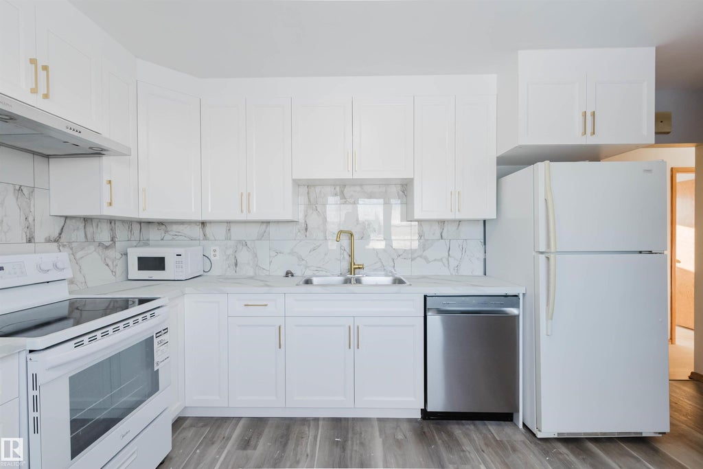 16026 94a Avenue Nw, Edmonton