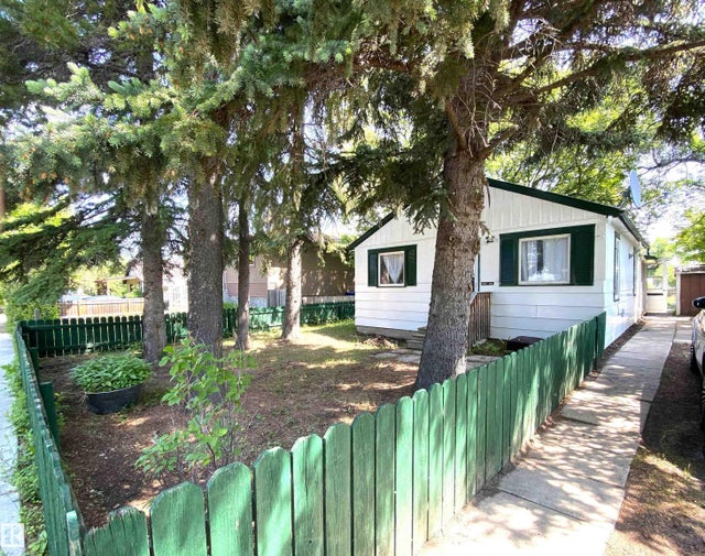 5007 49 Street, Warburg