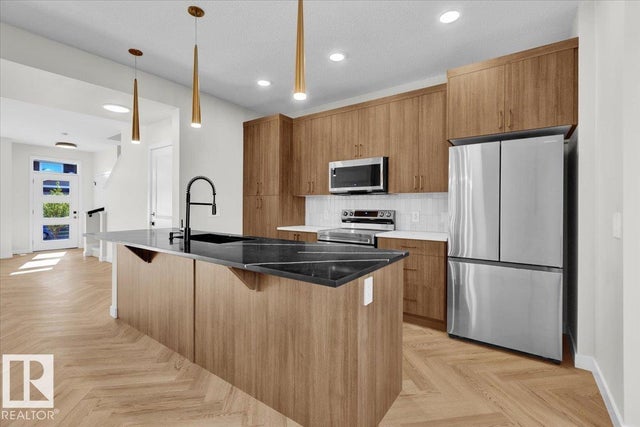 2126 Crossbill Lane, Edmonton