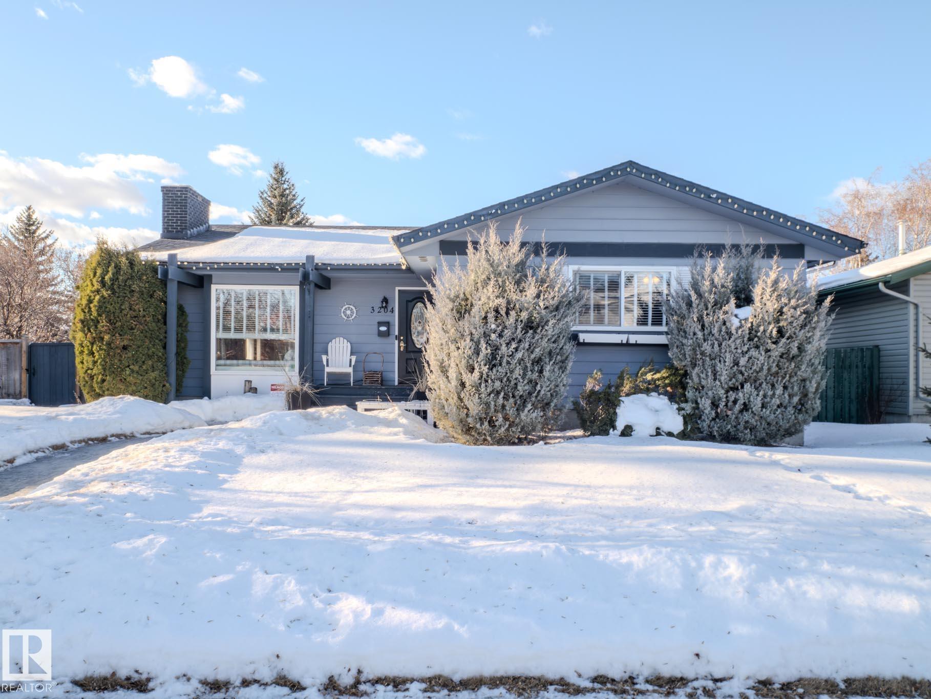 Photo for MLS®# E4470259 - home for sale at 3204 113b Street Northwest, Sweet Grass, Edmonton AB