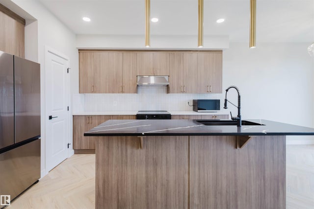 8288 Kiriak Loop, Edmonton