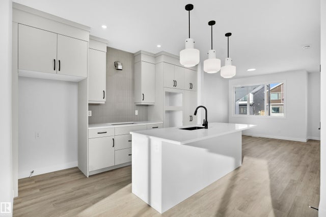 679 Orchards Boulevard, Edmonton