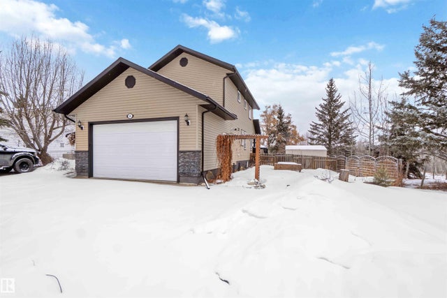 501 Lakeside Drive, Rural Parkland County