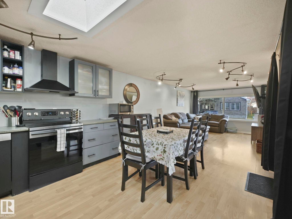 429 Westview Close, Edmonton