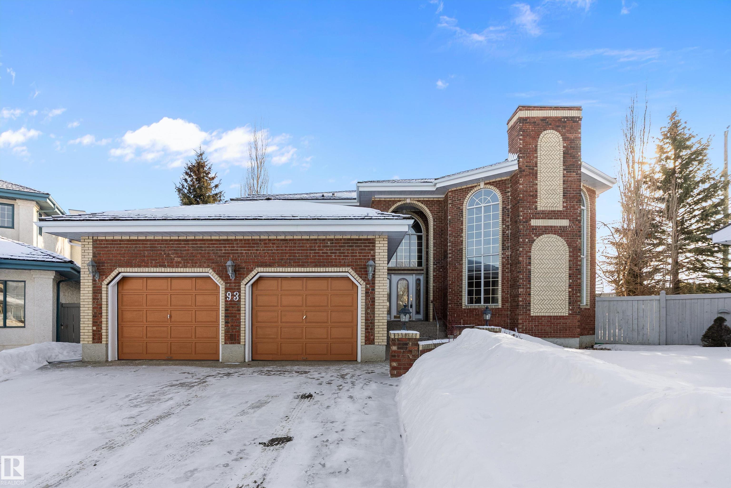 Photo for MLS®# E4471656 - home for sale at 93 Cormack Crescent Northwest, Carter Crest, Edmonton AB