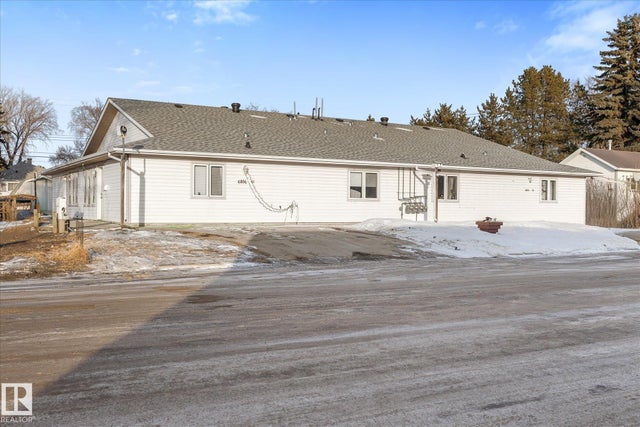 4804 (a,b,c,d) 51 Avenue, Wetaskiwin
