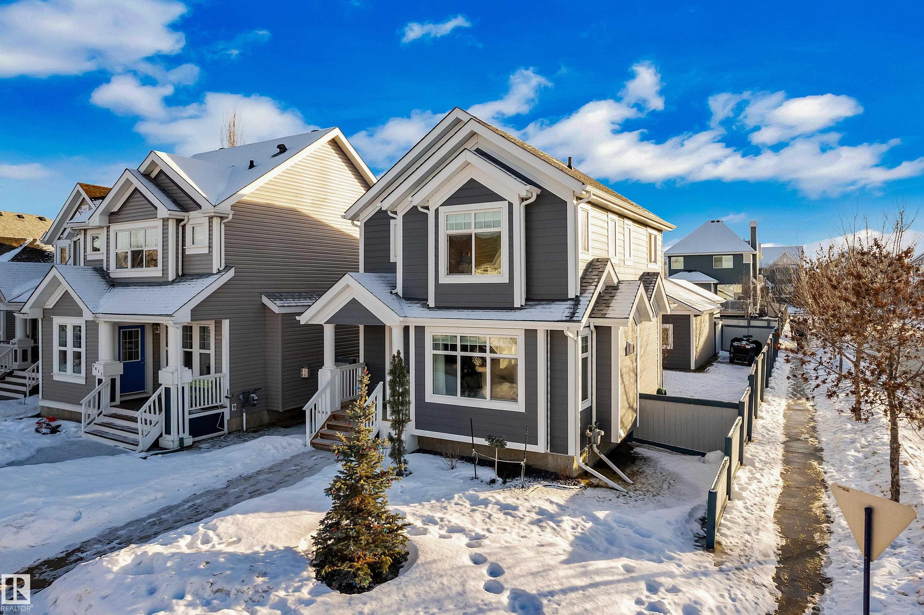 Photo for MLS®# E4472446 - home for sale at 7613 16 Av Sw Southwest, Summerside, Edmonton AB