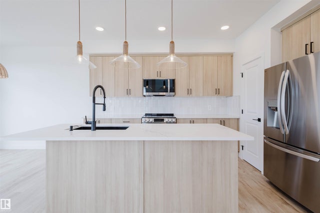 2120 Crossbill Lane, Edmonton