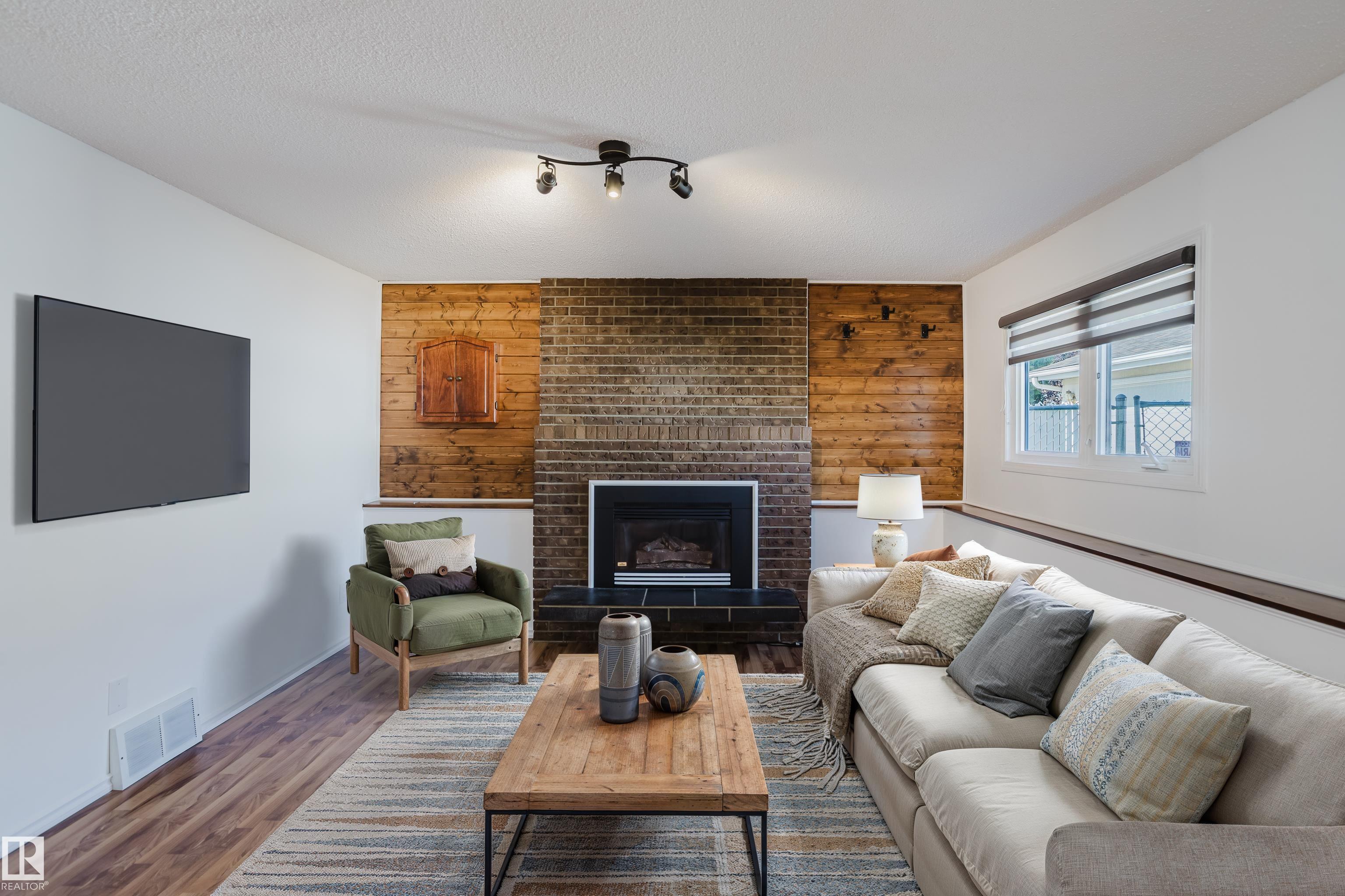 Leduc Home for Sale: Single Family Listing in South Park