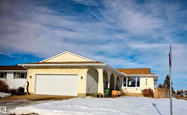 Edmonton Home for Sale: Single Family Listing in Carlisle