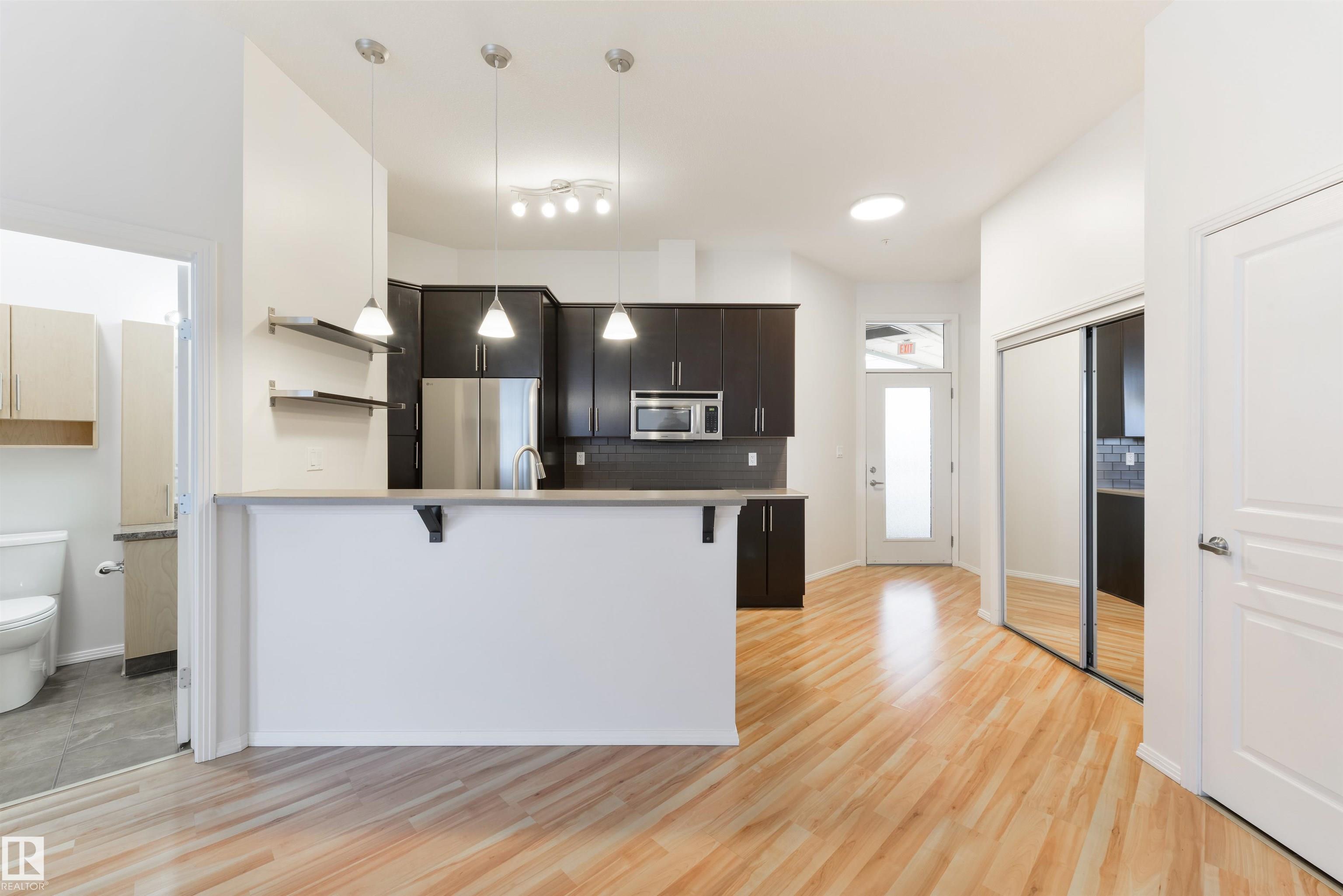 Photo for MLS®# E4473532 - home for sale at 405 10531 117 Street Northwest, Queen Mary Park, Edmonton AB