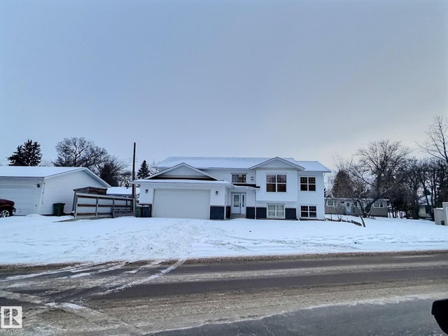 5209 57 Avenue, Ponoka