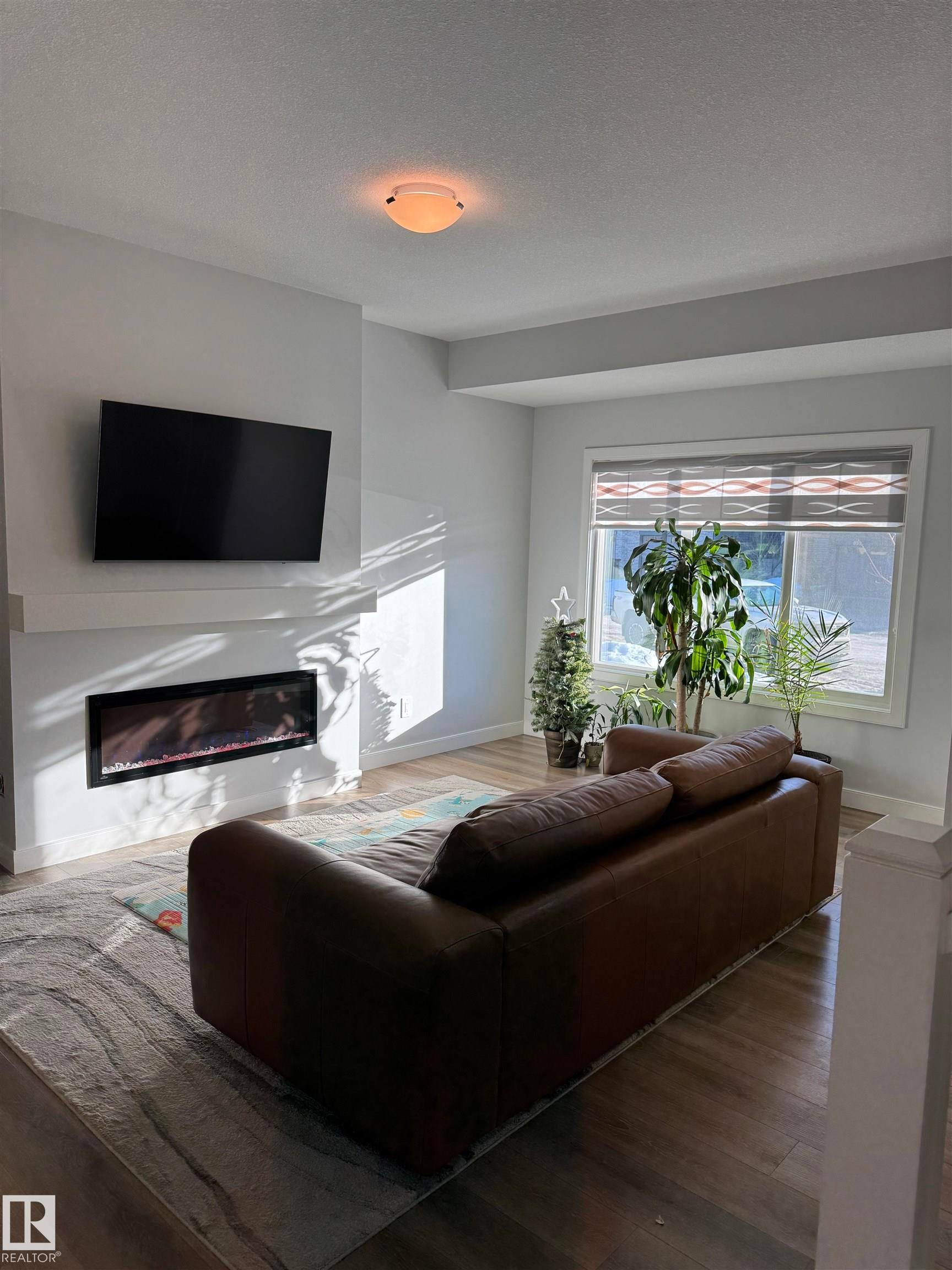 Photo for MLS®# E4473591 - home for sale at 858 Northern Harrier Lane Northwest, Hawks Ridge, Edmonton AB