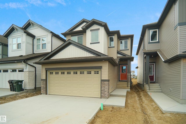 Home for Sale Located at 4 Ellis Link, Spruce Grove, AB