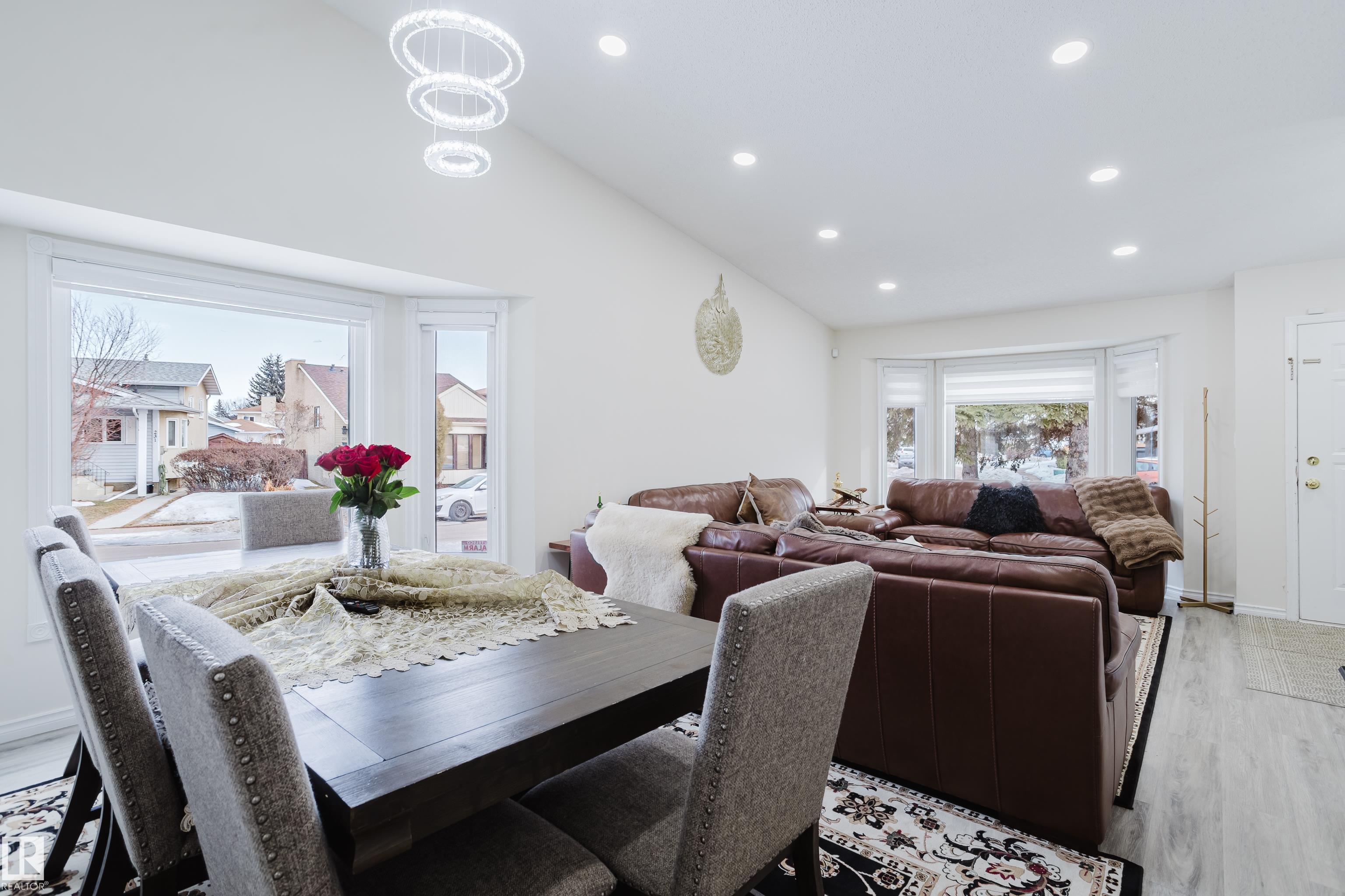 Edmonton Real Estate: Single Family Property for Sale in Lago Lindo