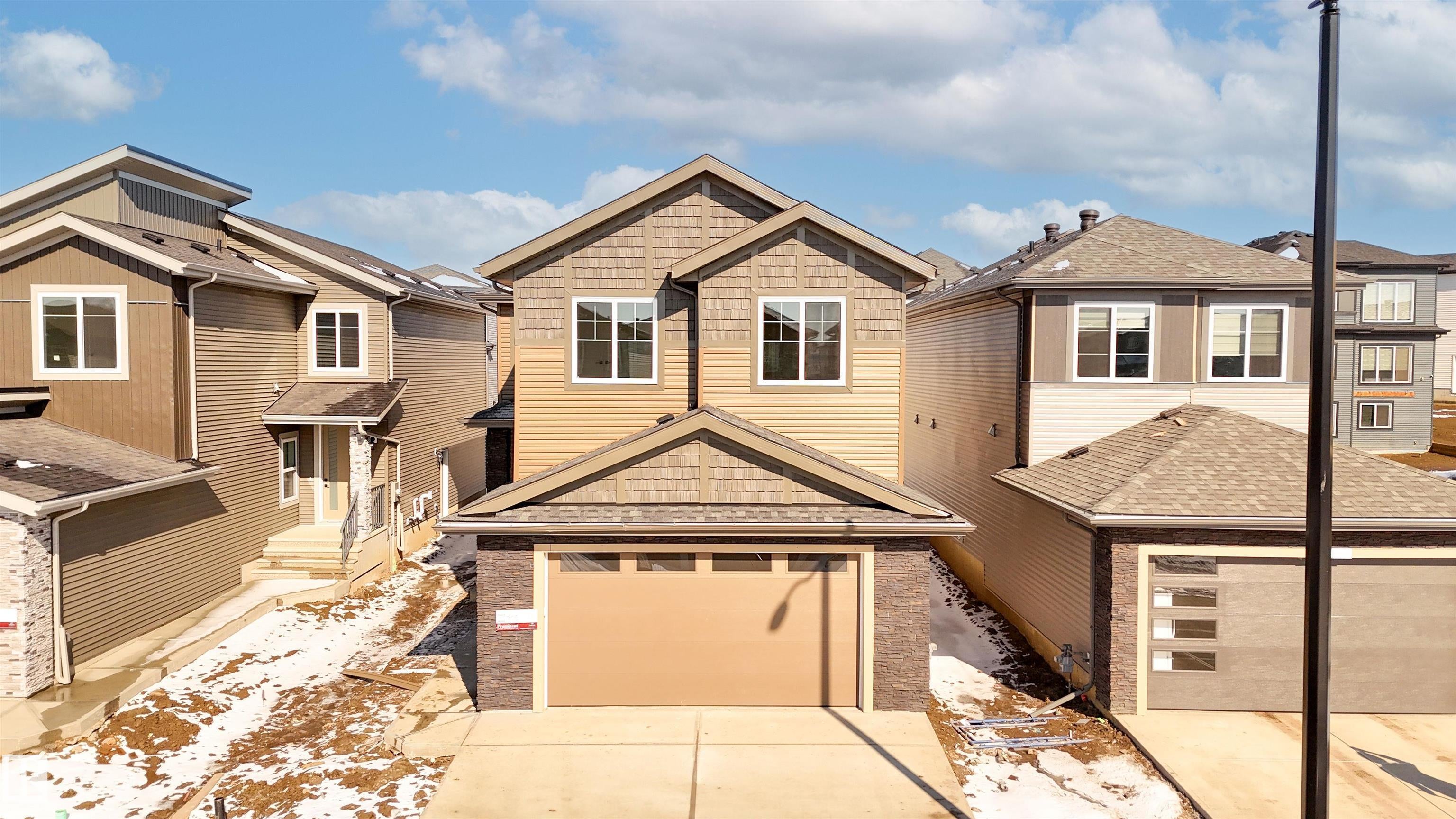 Photo for MLS®# E4475268 - home for sale at 3910 41 Avenue, Lakeview North, Beaumont AB