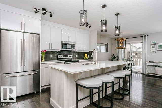 6710 Cardinal Road, Edmonton