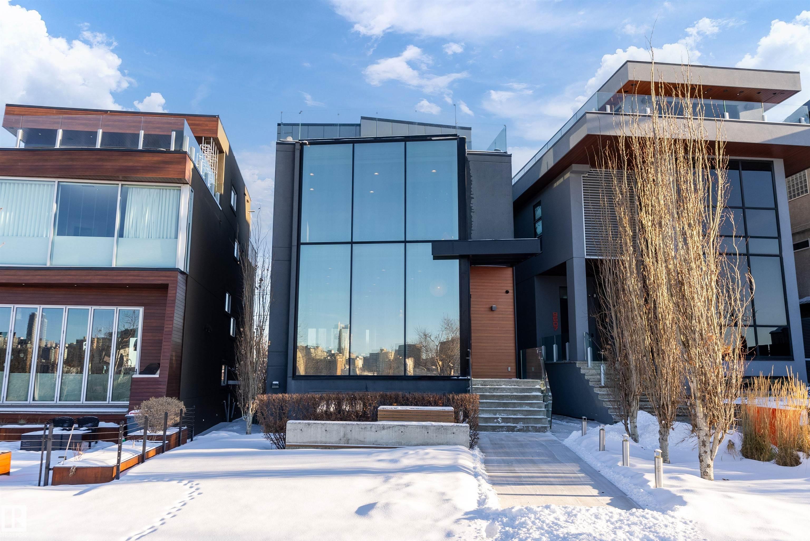 Single Family Property for Sale at 9509 99b Street Northwest, Edmonton: MLS®# E4476493