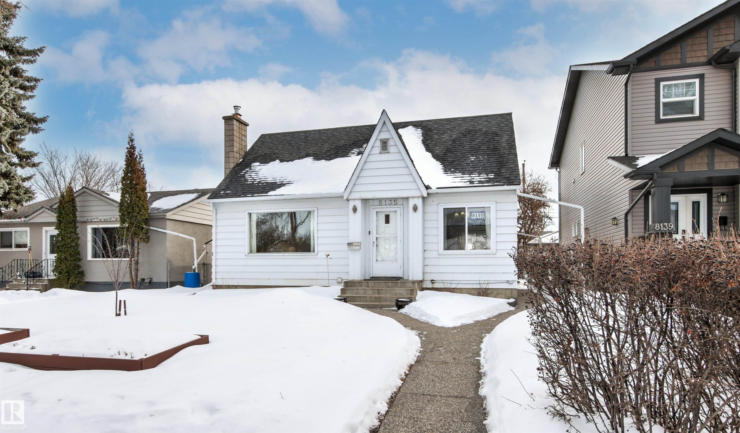 Photo for MLS®# E4476766 - home for sale at 8135 78 Avenue Northwest, King Edward Park, Edmonton AB