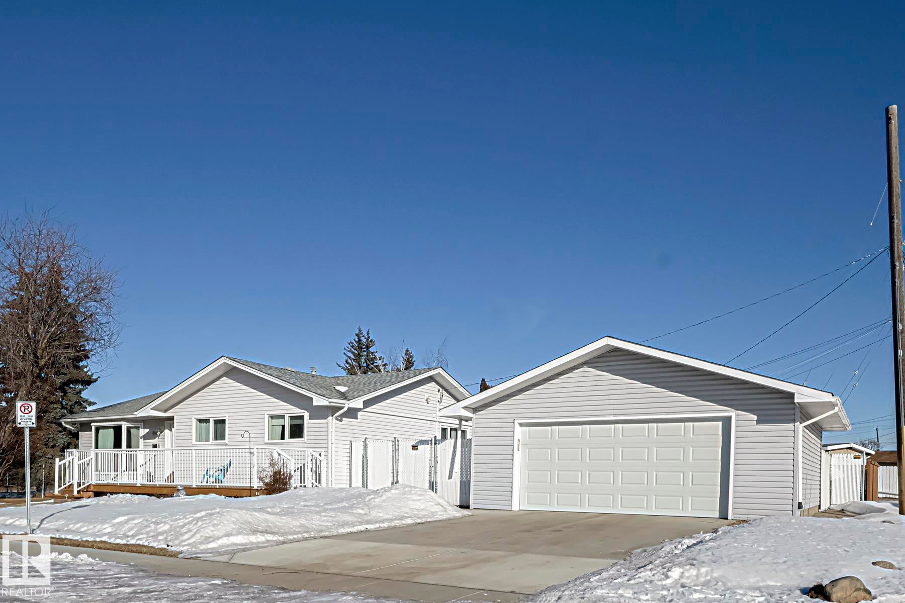 Photo for MLS®# E4477219 - home for sale at 11148 41 Avenue Northwest, Royal Gardens (Edmonton), Edmonton AB