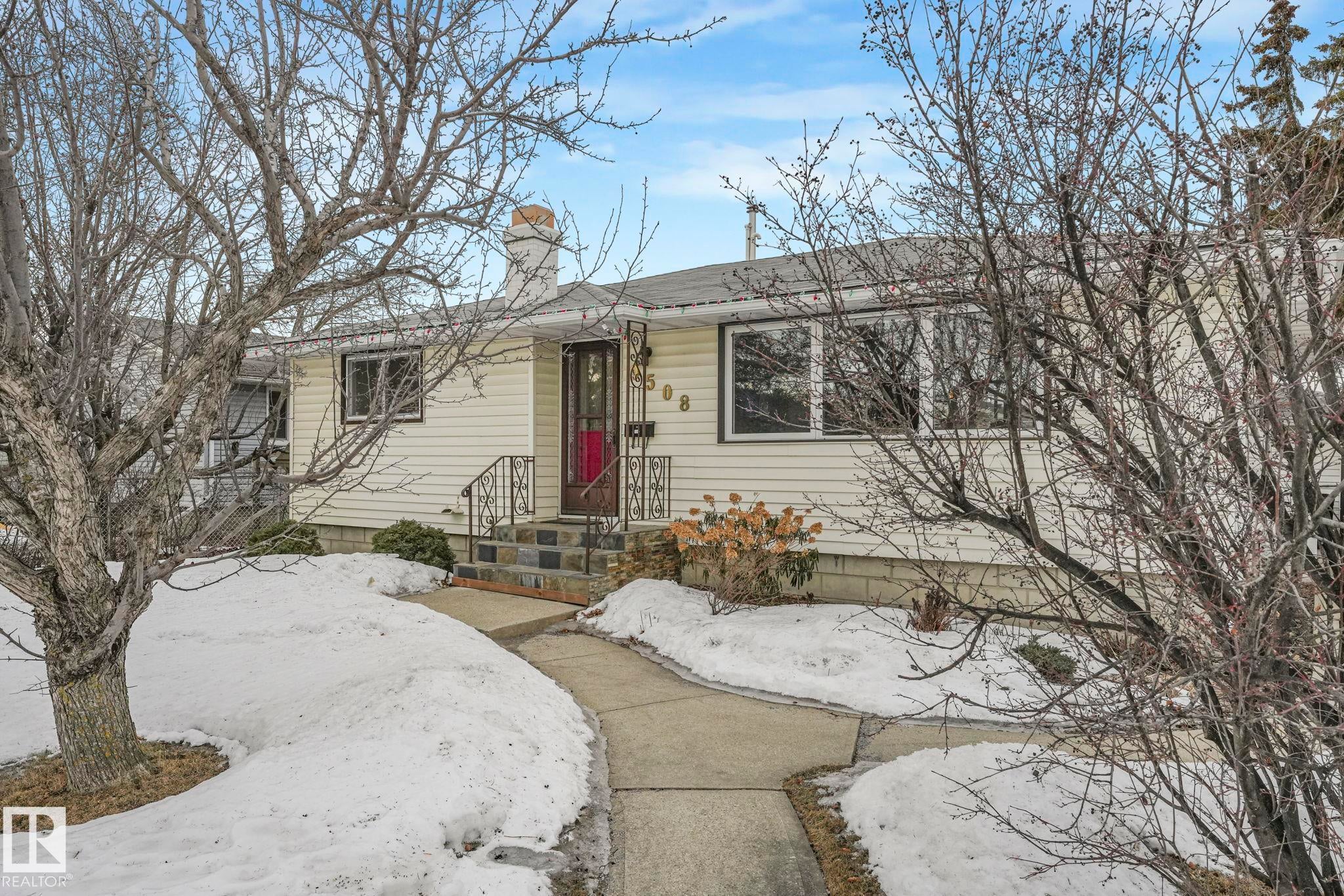 Photo for MLS®# E4477270 - home for sale at 9508 Ottewell Road Northwest, Ottewell, Edmonton AB