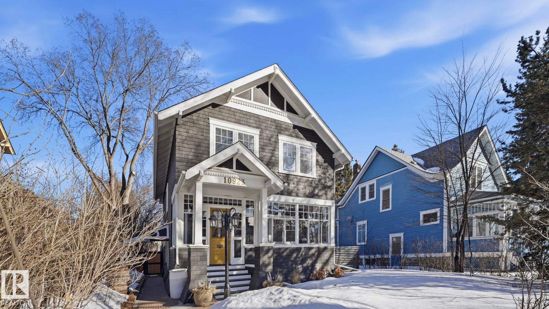 Single Family Home for Sale in Edmonton, AB