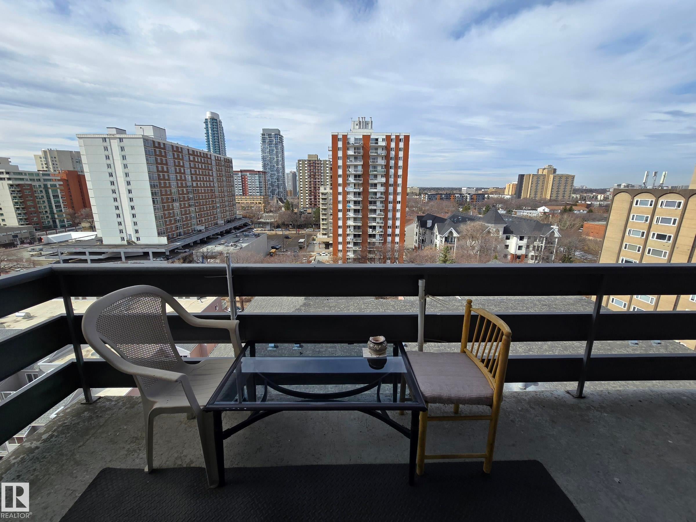 Photo for MLS®# E4477294 - home for sale at 1201 10160 116 Street Northwest, Wîhkwêntôwin, Edmonton AB