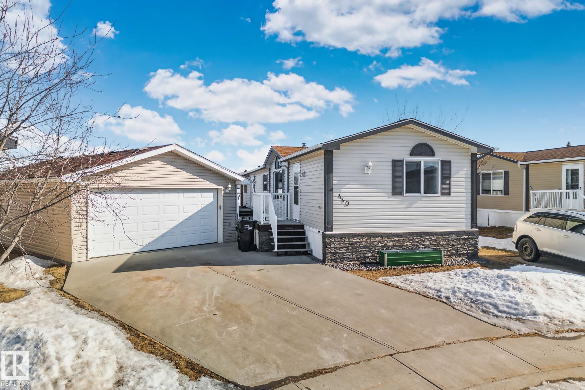 Photo for MLS®# E4477370 - home for sale at 440 Oak Wood Cr Northwest, Maple Ridge (Edmonton), Edmonton AB