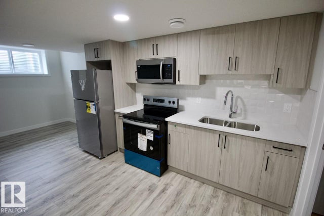 8839 Carson Way, Edmonton