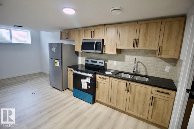 8857 Carson Way, Edmonton