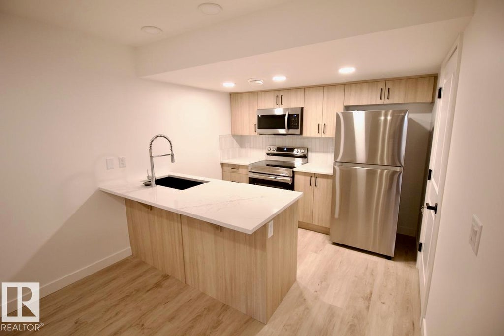 6326 27 Avenue Sw, Edmonton