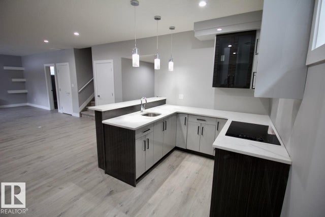 1326 Hainstock Way, Edmonton